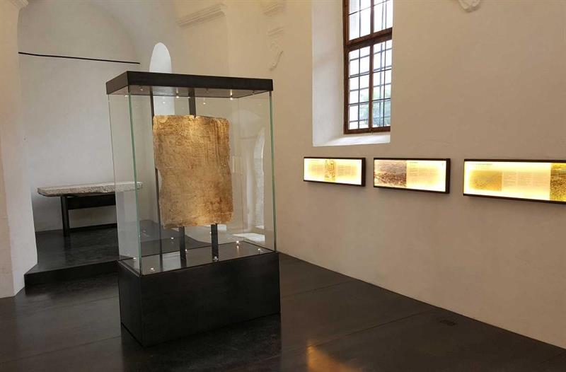 Ausstellung der Latscher Menhir // Exhibition - The Laces Menhir